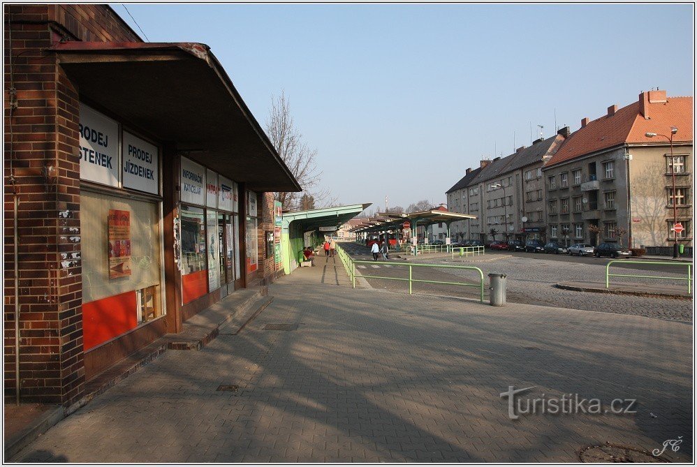 1-Chrudim, devant la gare