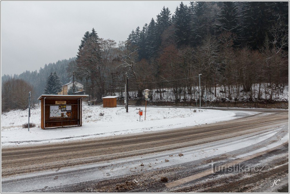 1-Debrné, bus stop