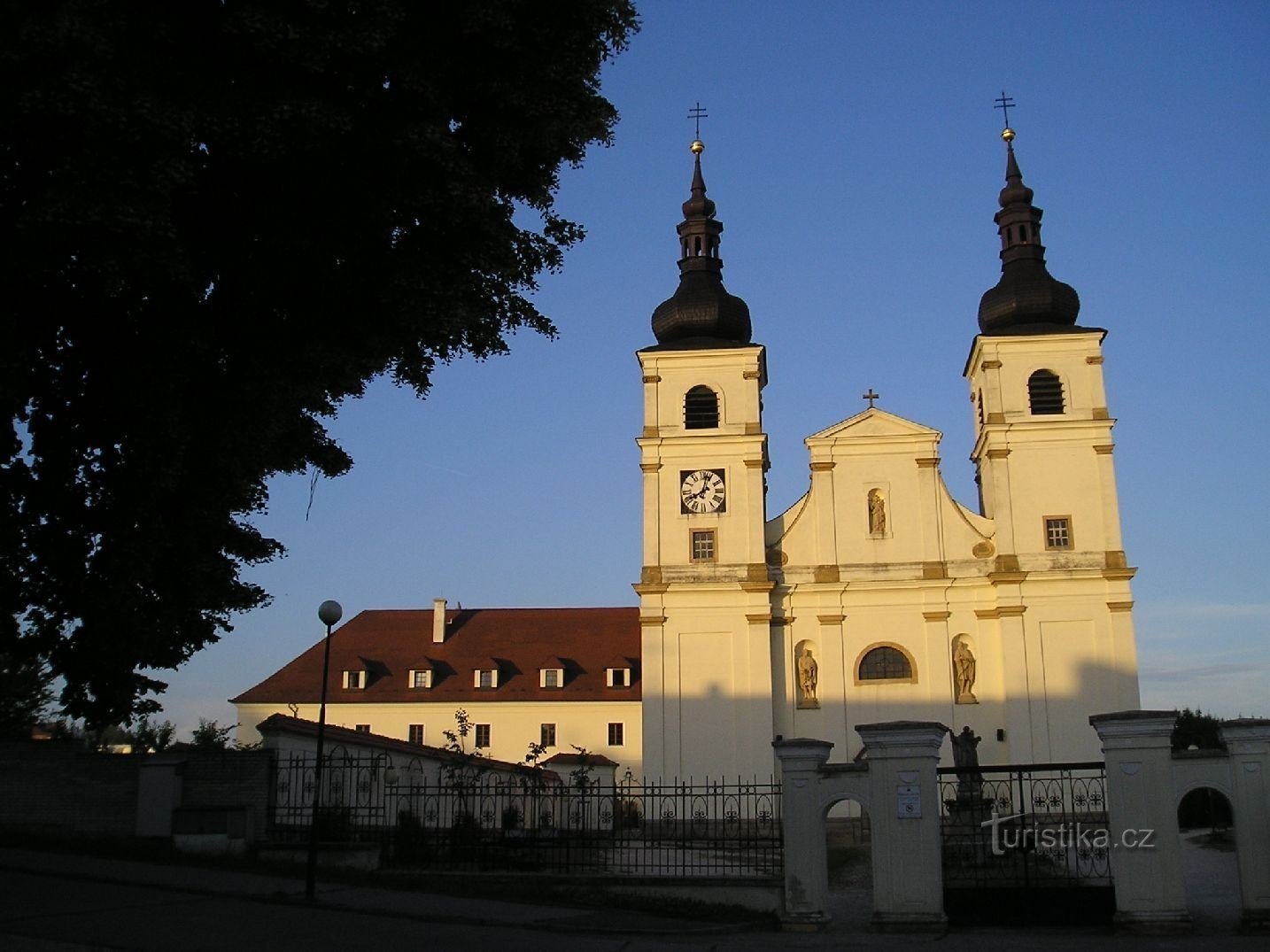 1) Dominikanski samostan in cerkev Brezmadežnega spočetja Device Marije