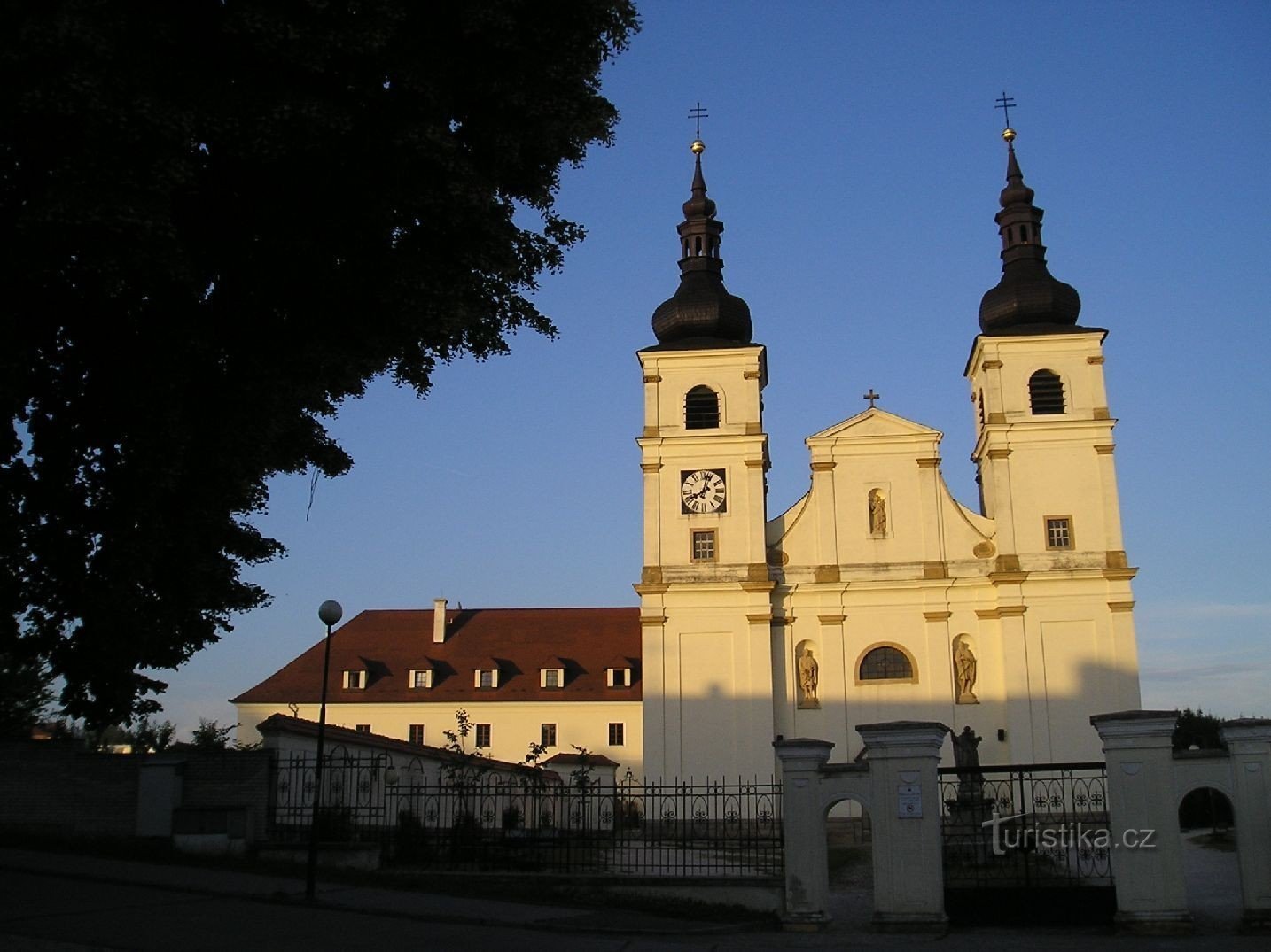 1) Dominikanerkloster og kirke for Jomfru Marias ubesmittede undfangelse