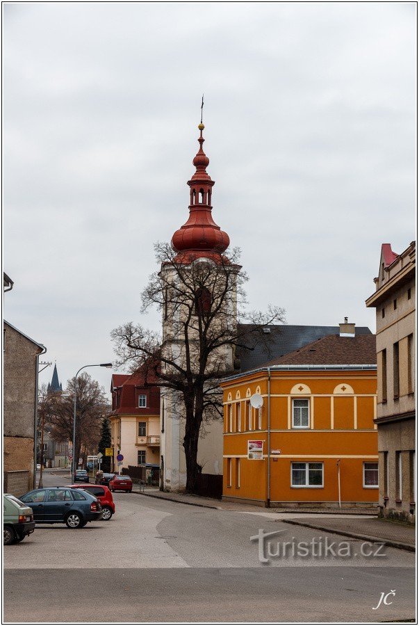 1-Dvůr Králové nad Labem, kostel sv. Kříže v pohledu od mostu přes Labe