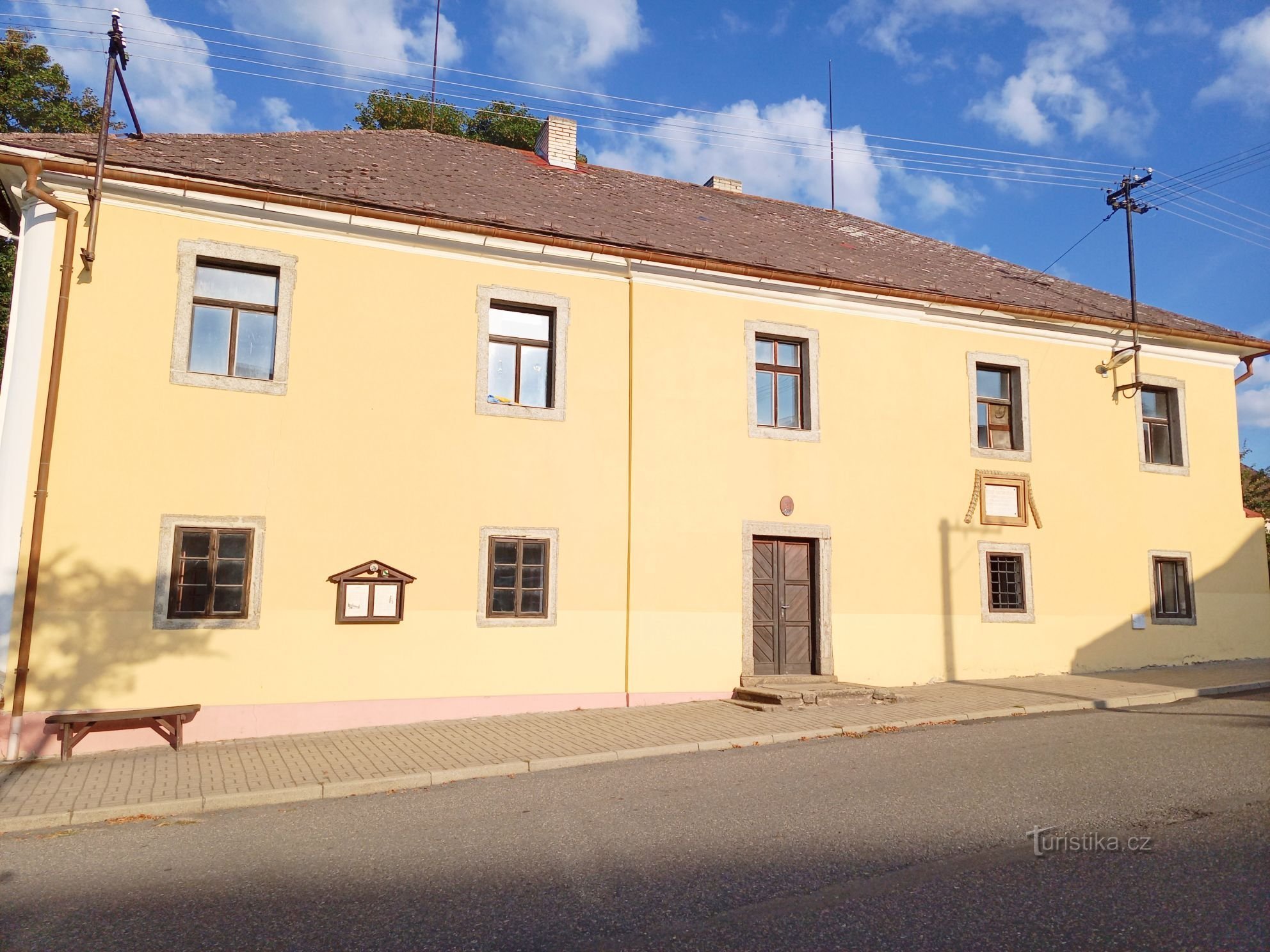 1. Casa parroquial en Nadějkov desde 1738