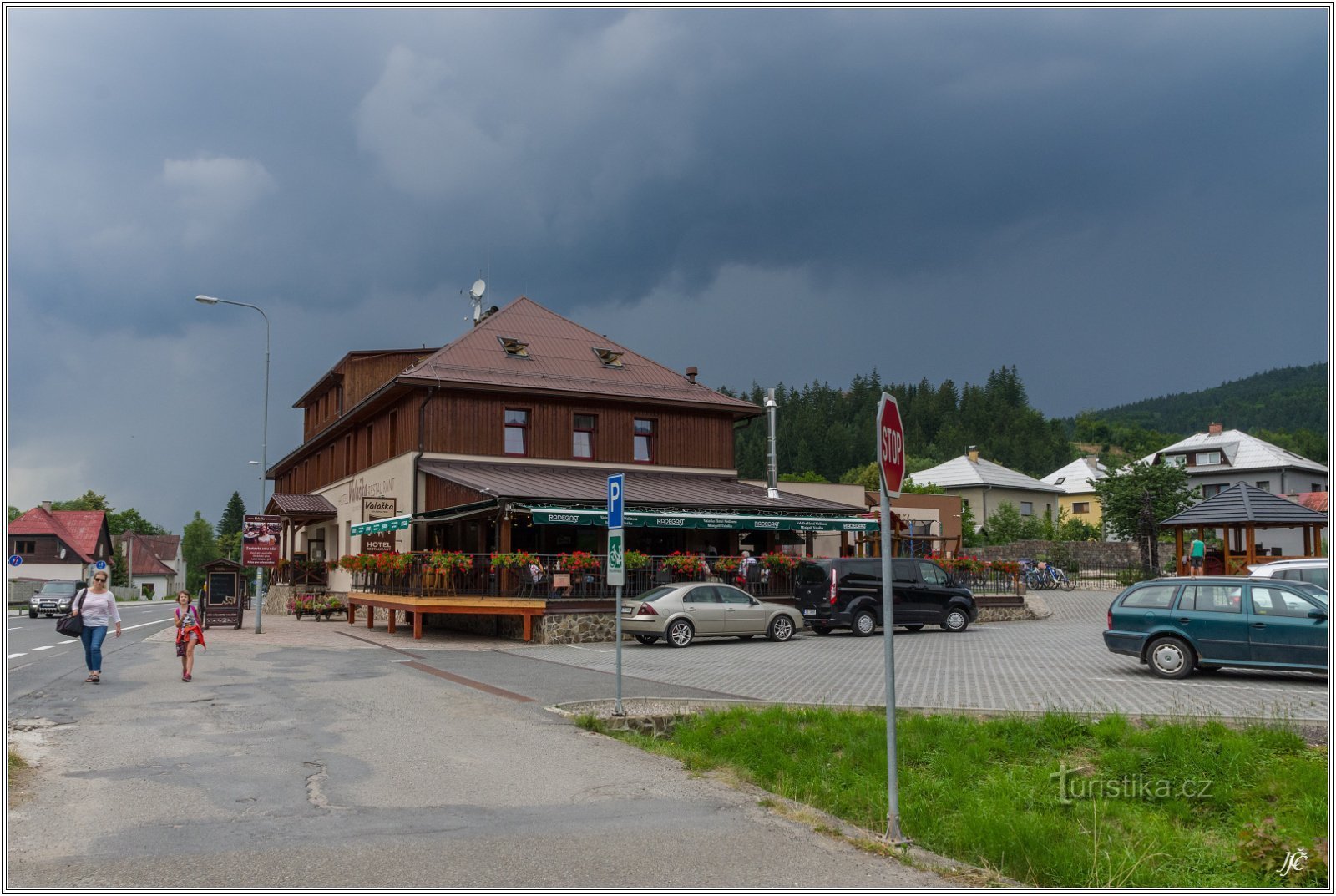 1-Horní Bečva、Hotel Valaška