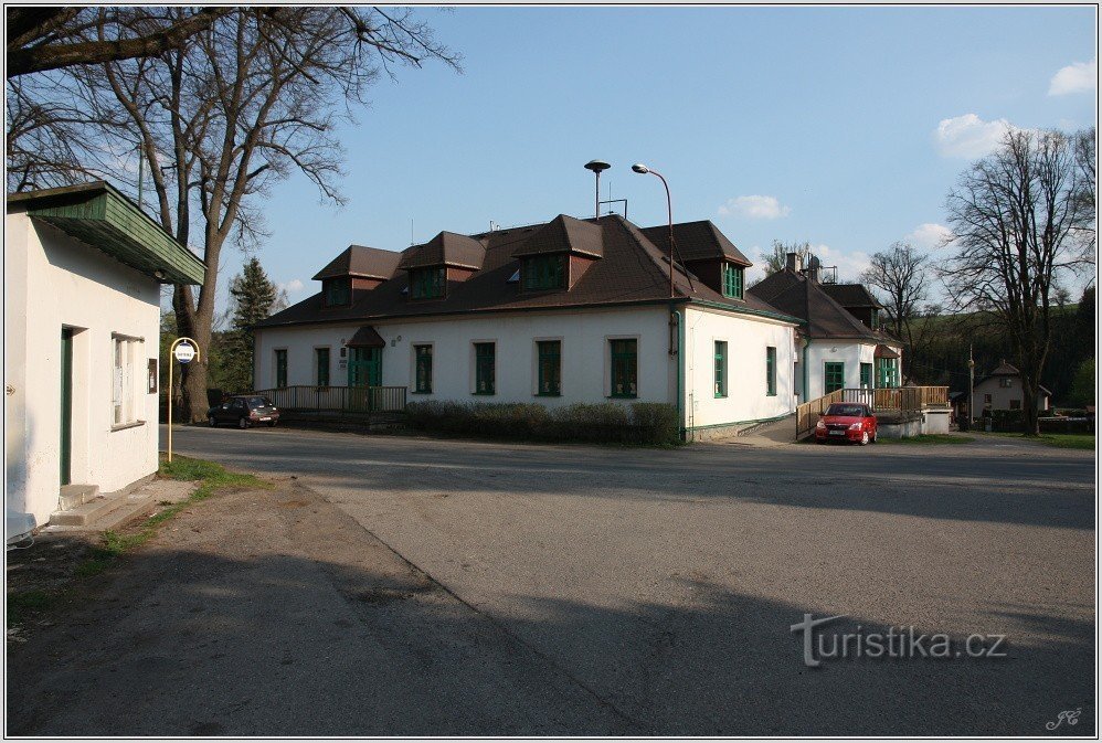 1-Horní Bradlo, escuela