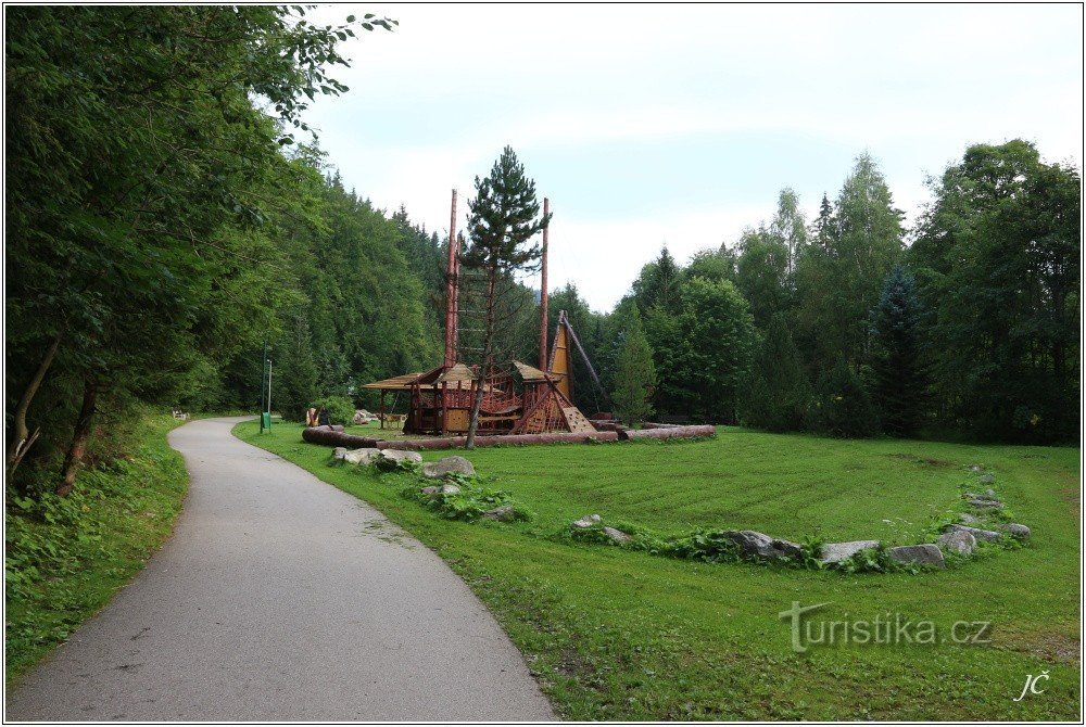 1-Speeltuin onder Medvědín