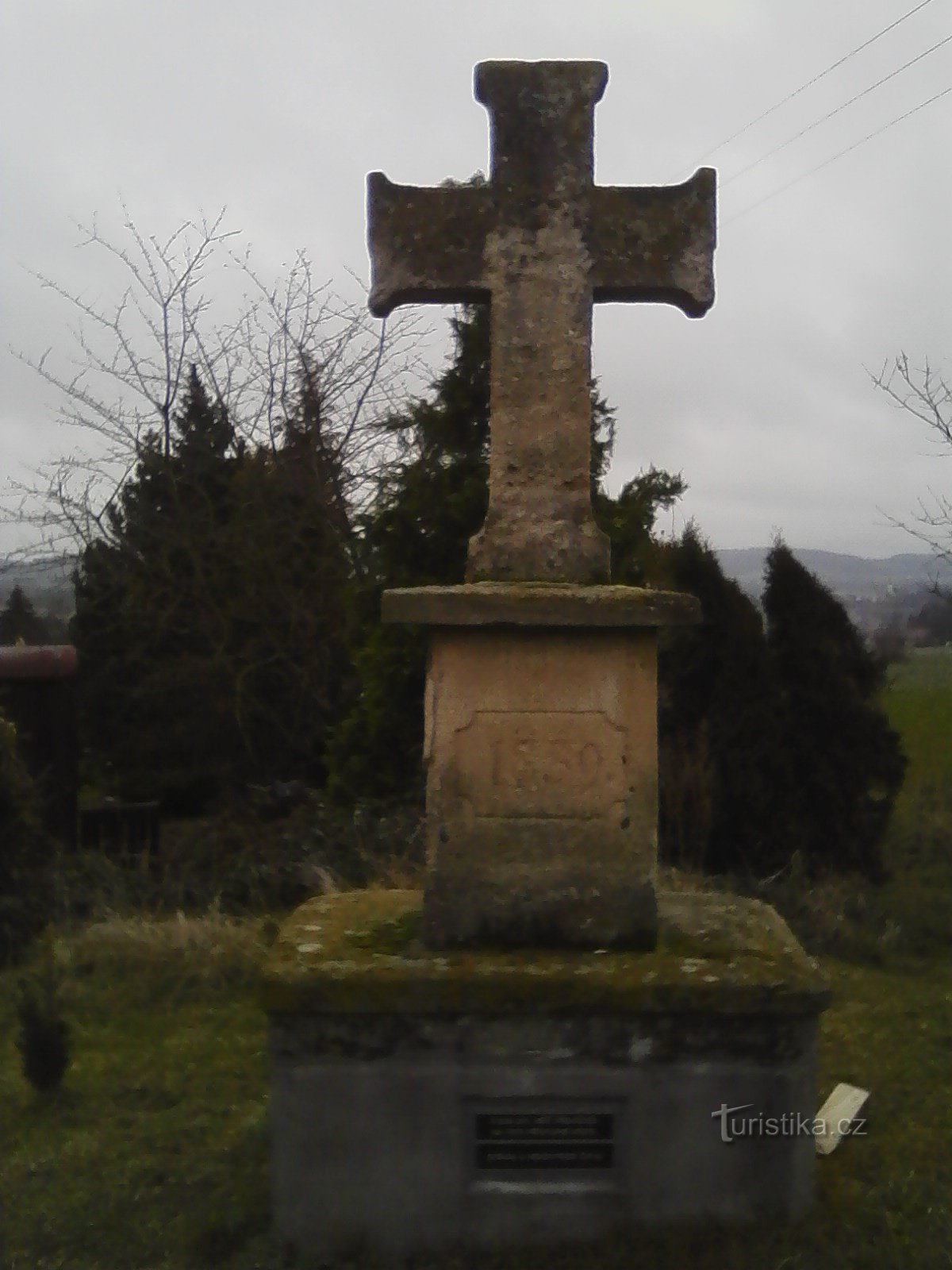 1. リドコヴィツェの 1859 年からの石造りの十字架。