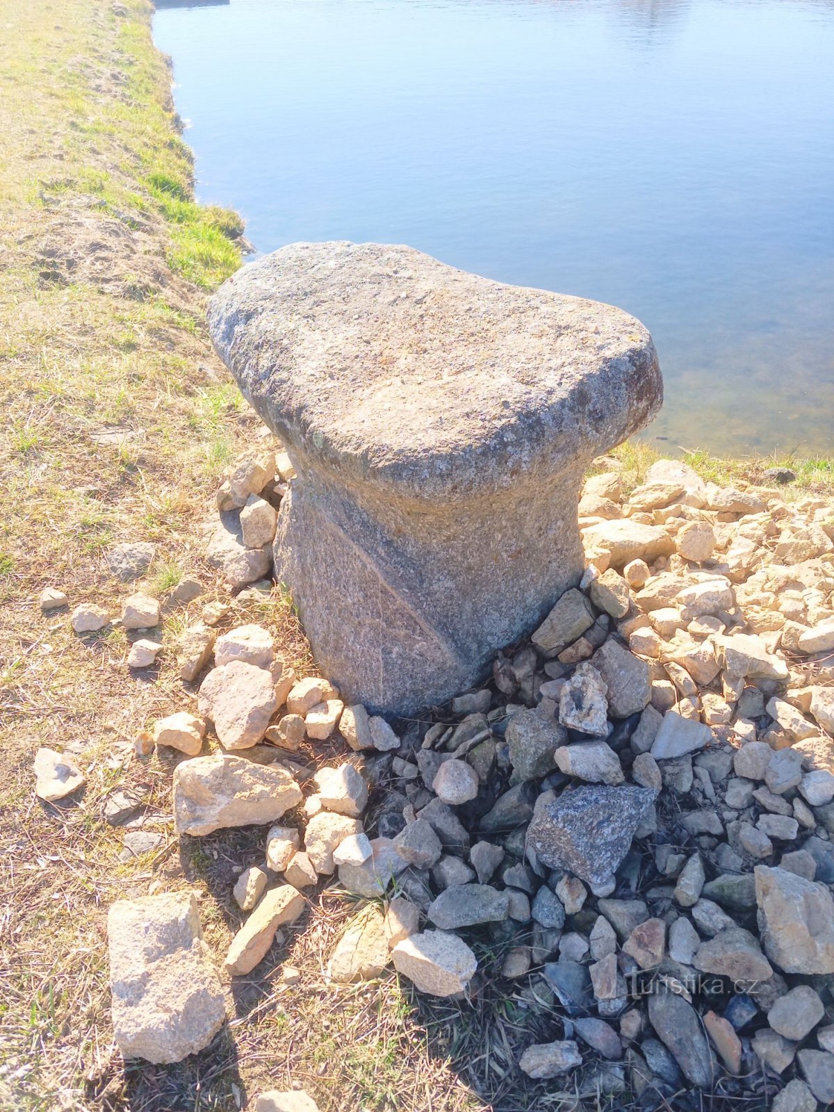 1. Mesa de piedra cerca de Nový Dvorů pescada en 1991 en el estanque local, ND1