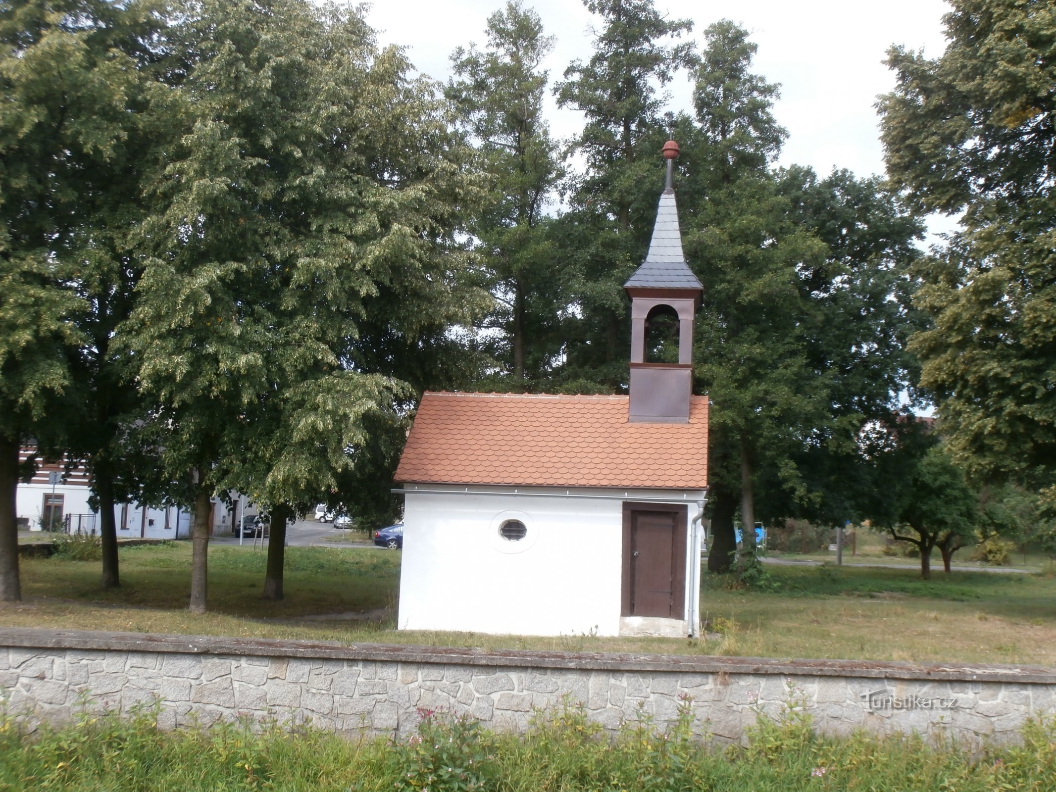 1. Capela de S. Anne no antigo cemitério da peste em Zákupy