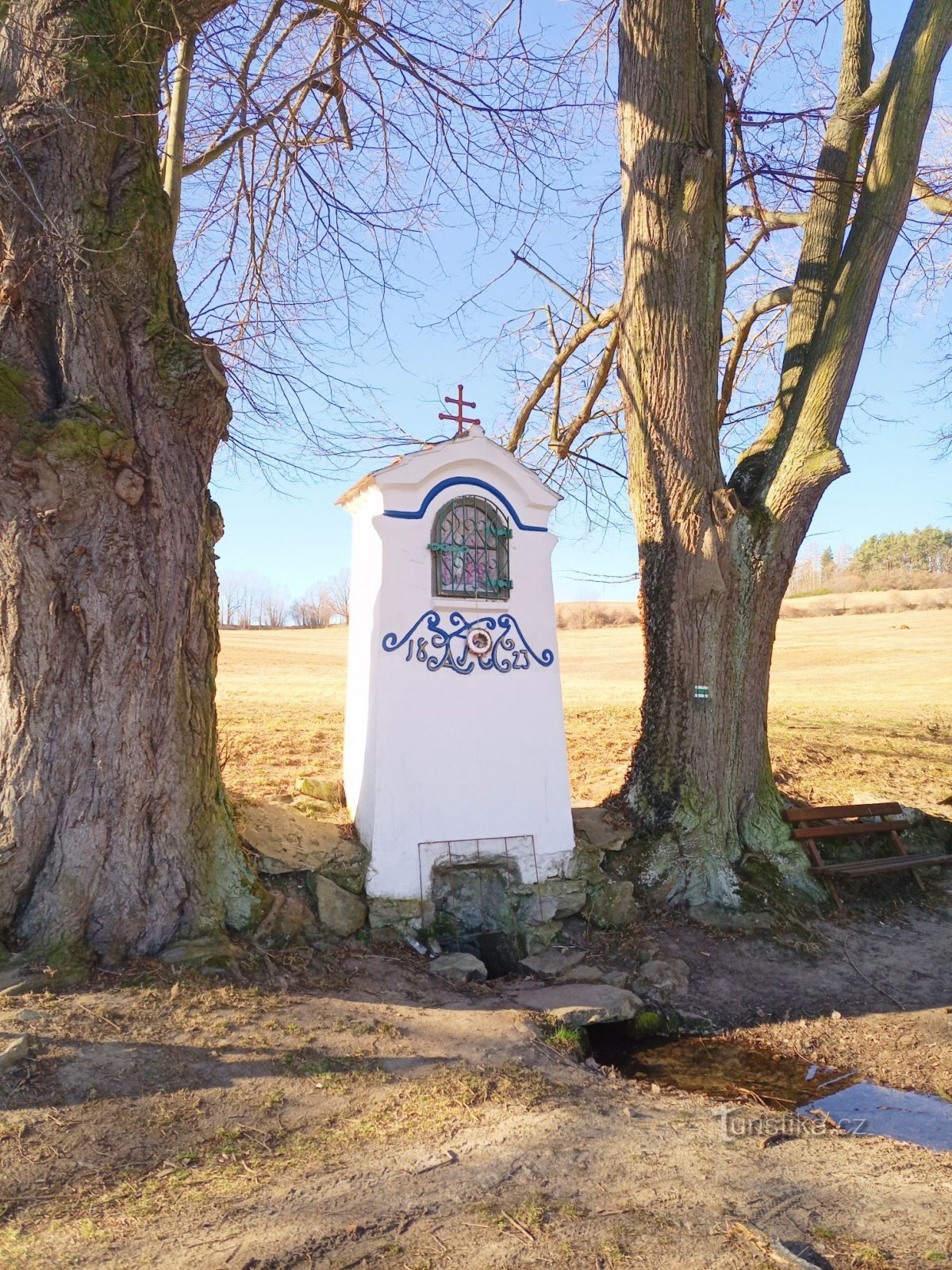 1. Kapelle mit Brunnen Ježovka