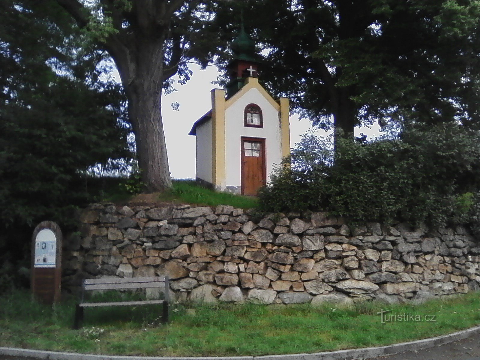 1. Capilla de St. Anna en Uhřice.