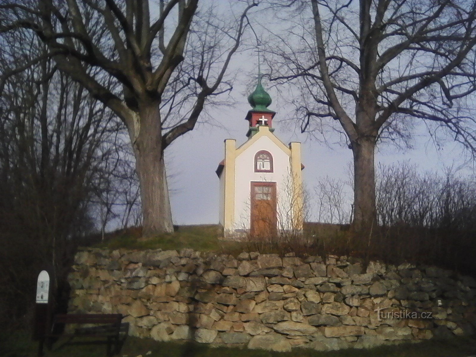 1. Capilla de St. Anna en Uhřice.