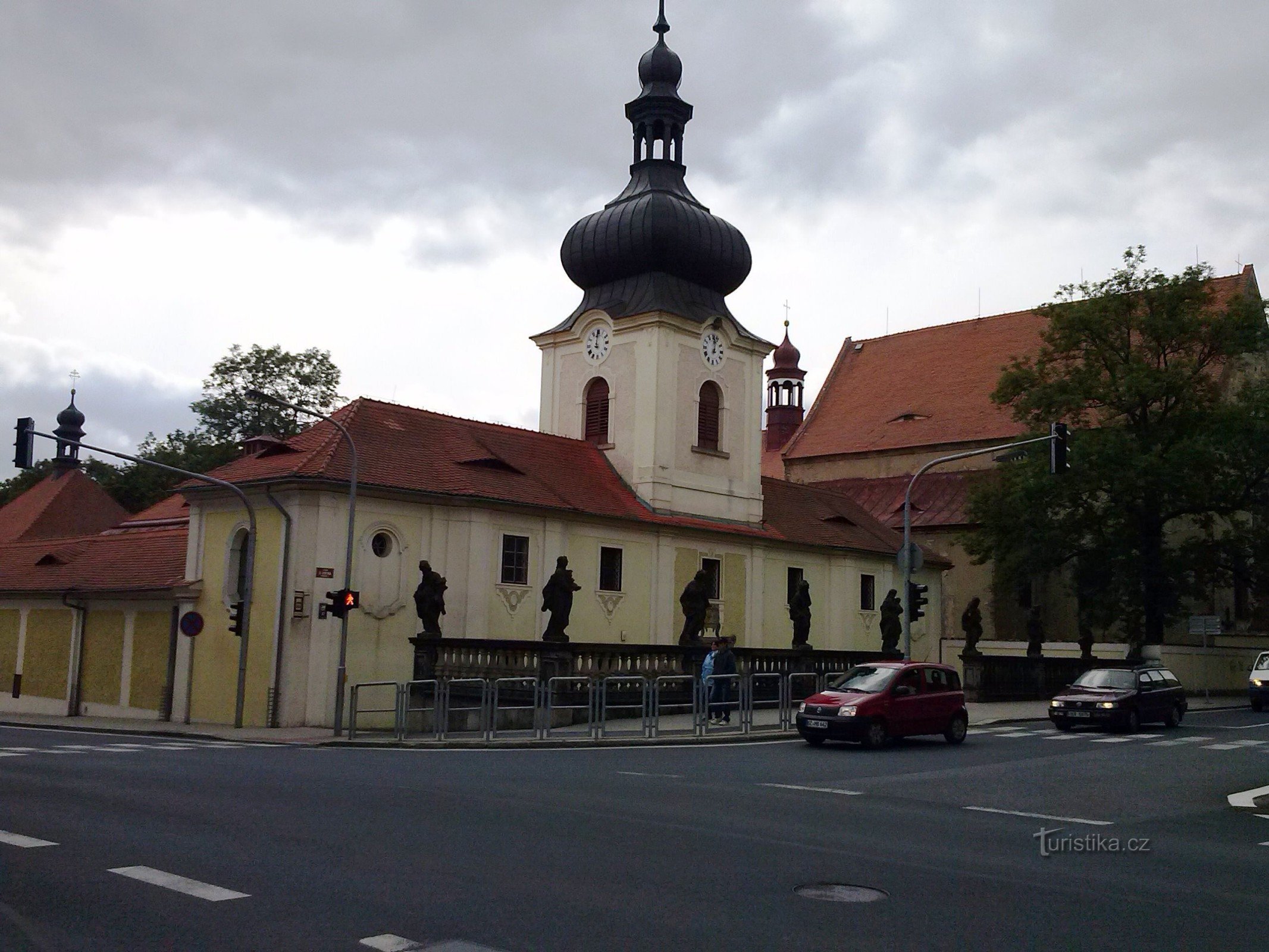 1. Monasterio capuchino desde el frente