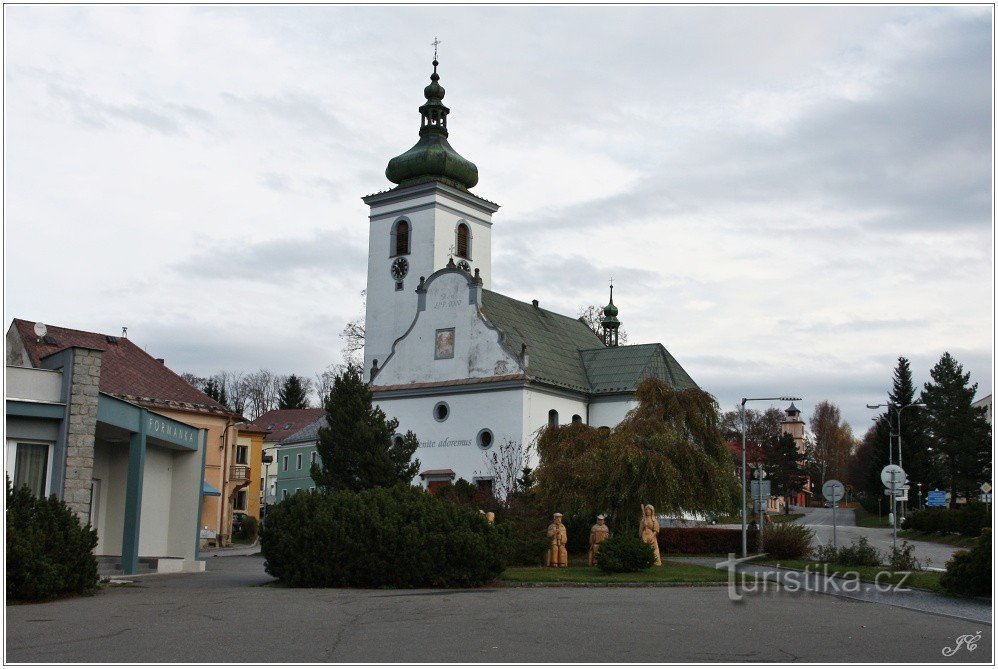 1-Cerkev na trgu v Volaryju