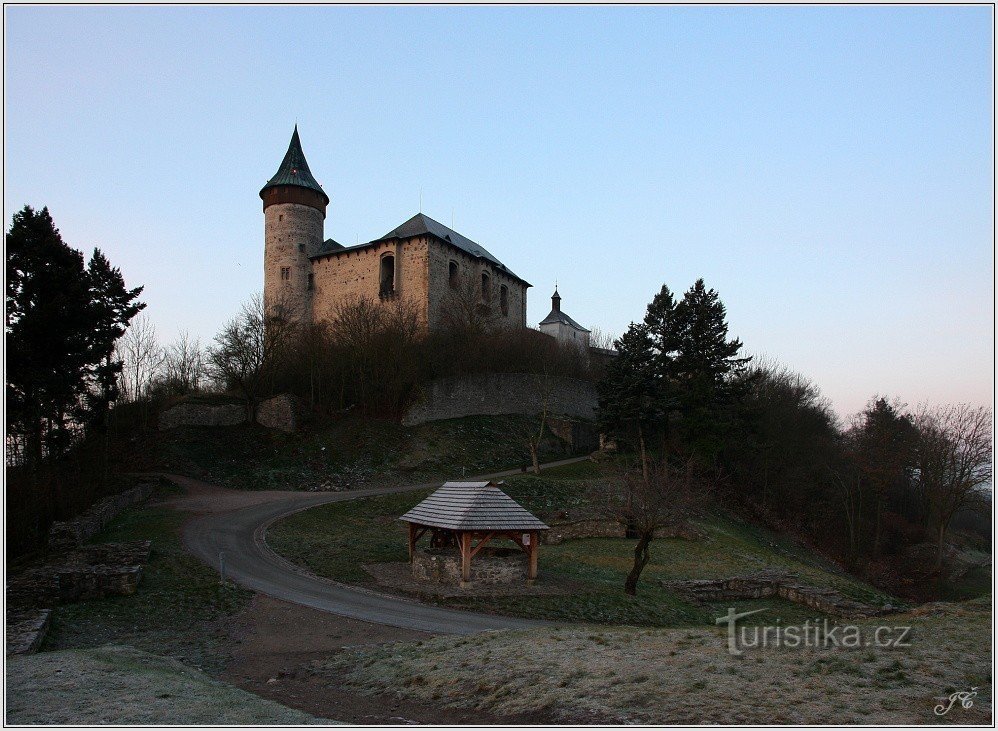 1-Kunětická hora, château et puits