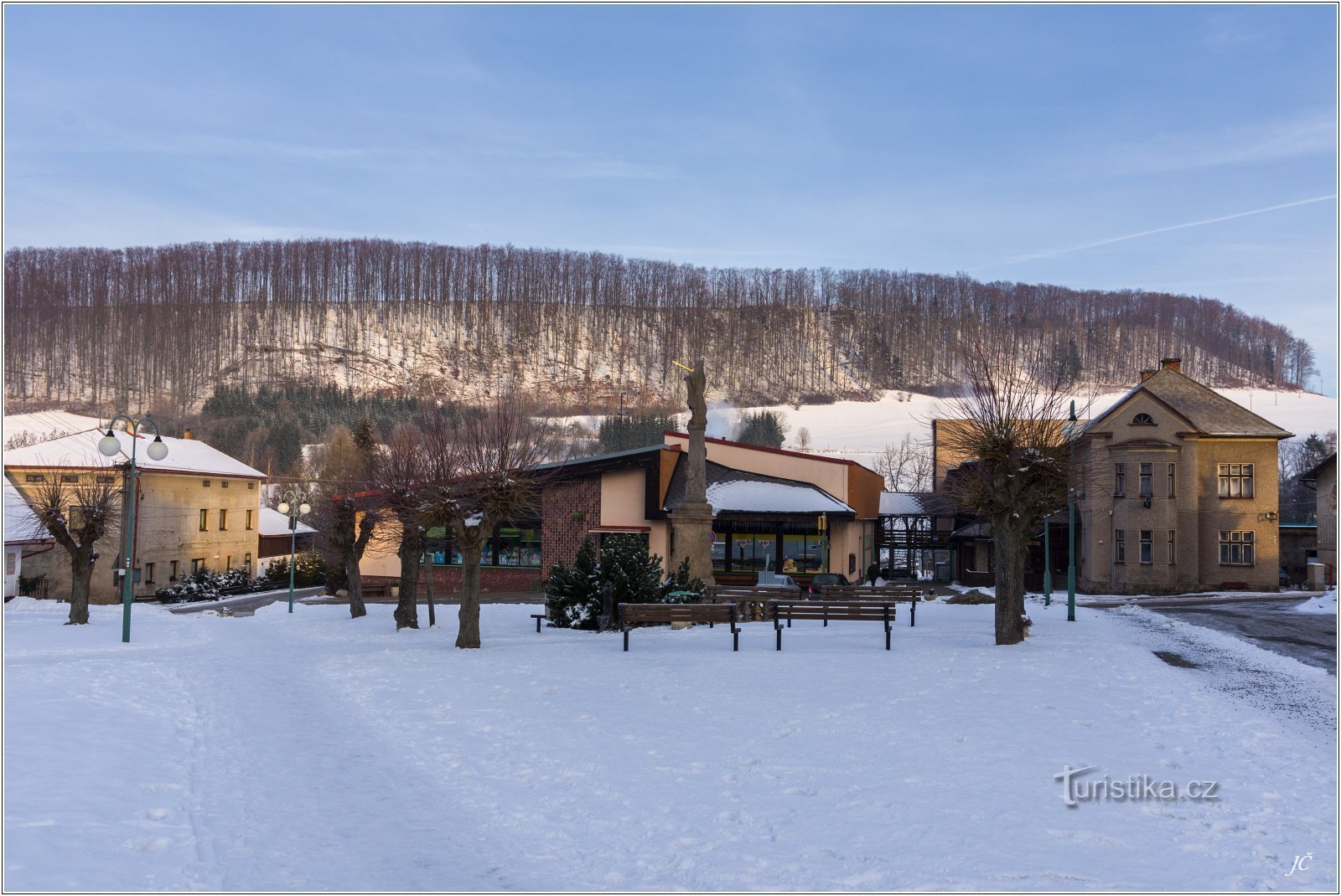 1-Machovské náměstí, behind Machovský Šefel