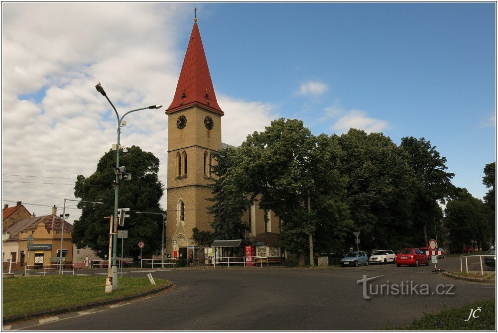 1-Milovice, kirke