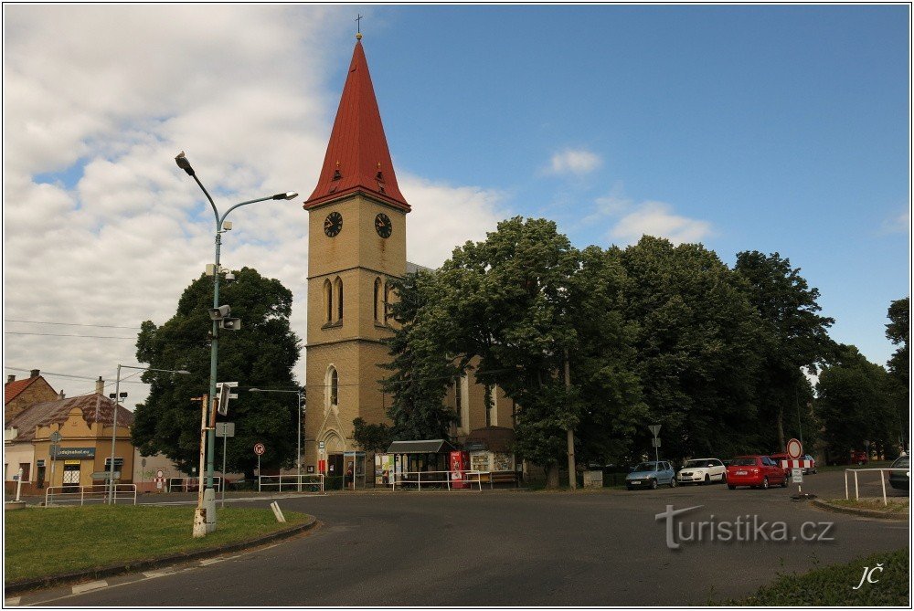 1-Milovice, iglesia