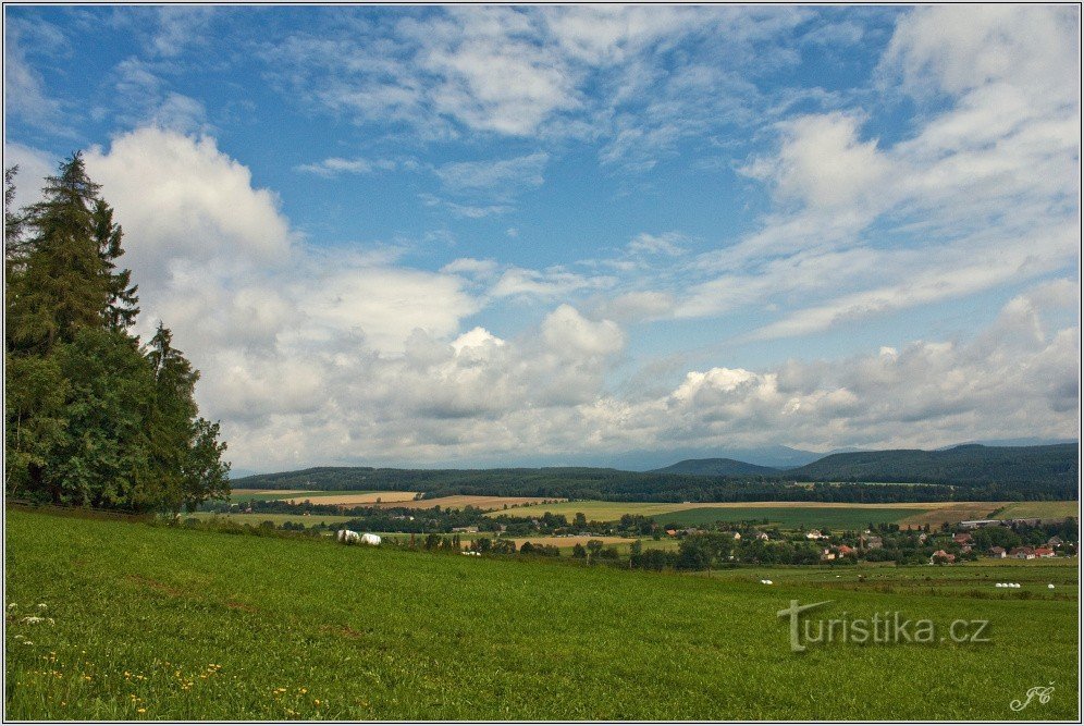 1-Nad Bíla Třemešná、ジャイアント山脈の眺め