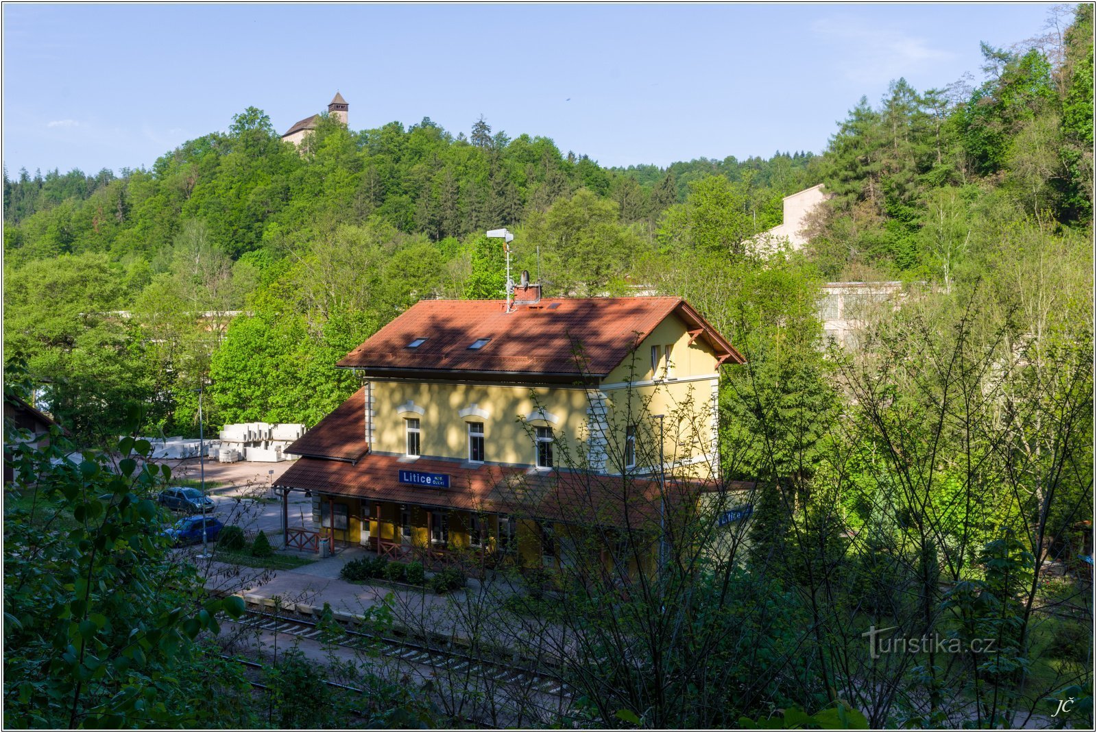 1-Litice railway station and castle from the opposite side