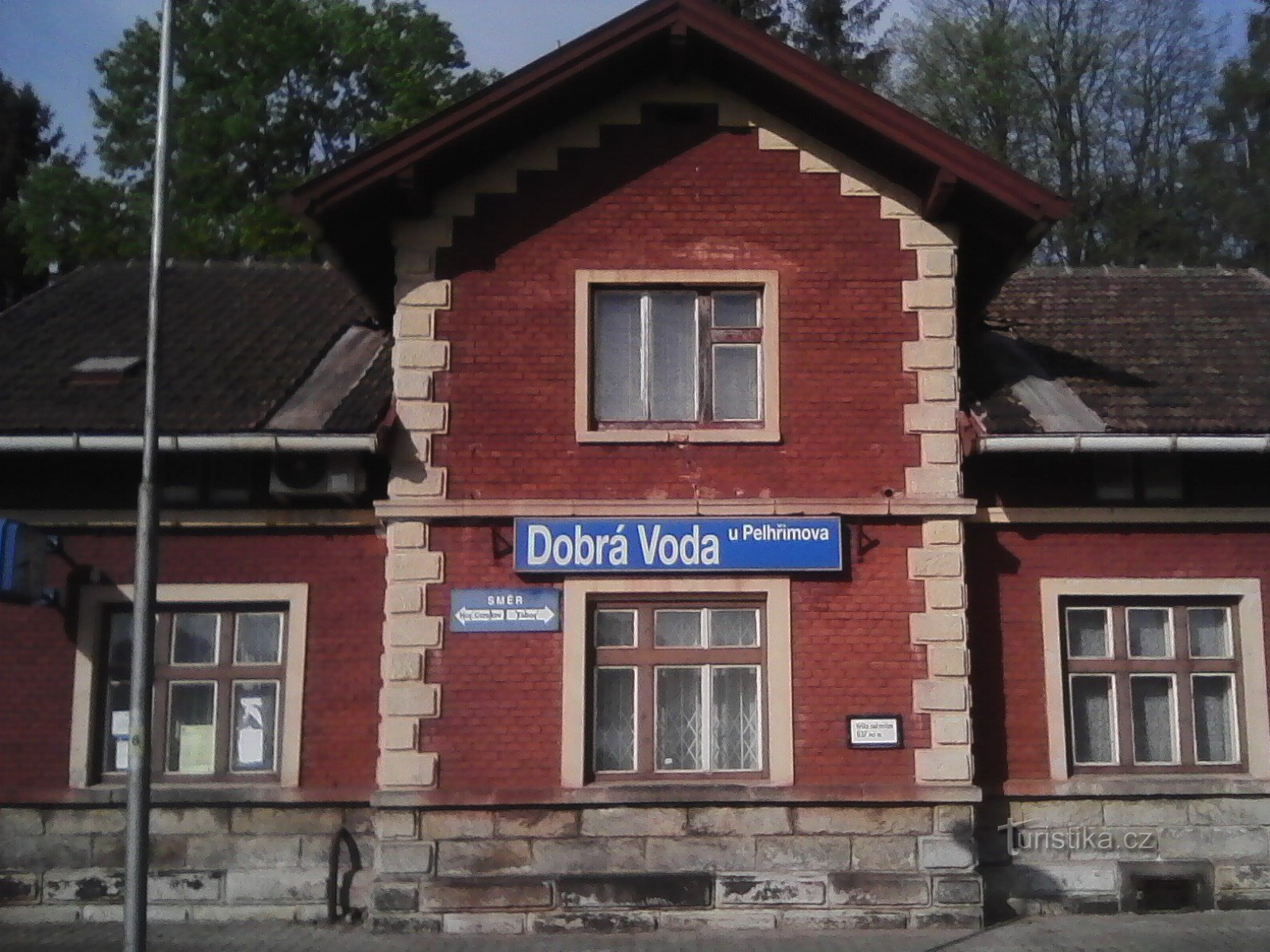 1. Nhà ga ở Dobrá Voda - điểm xuất phát của cuộc hành hương.