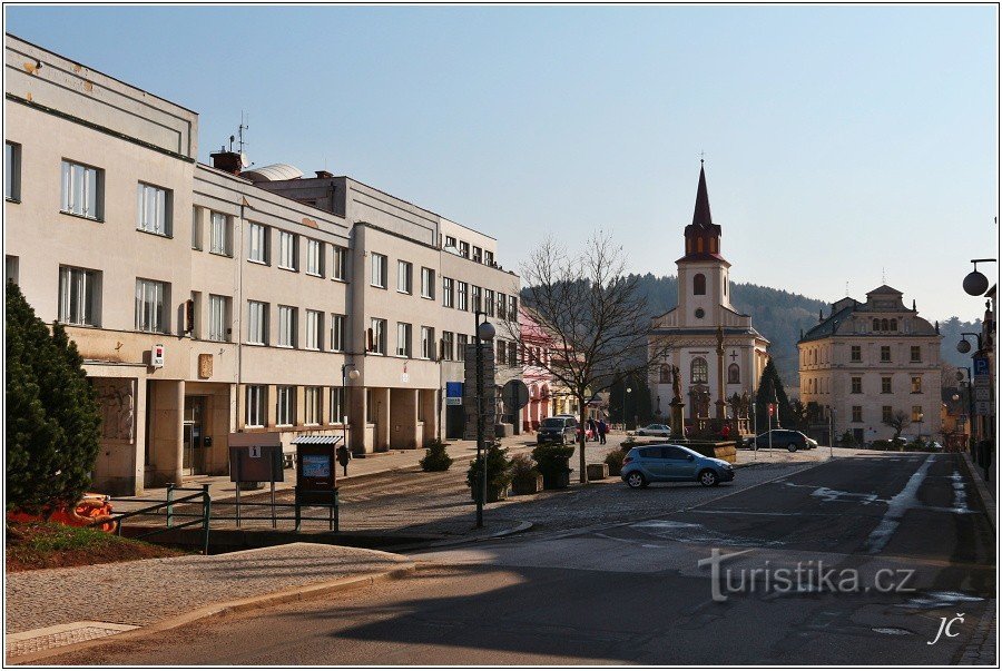 1-Nová Paka, Masaryk-torget