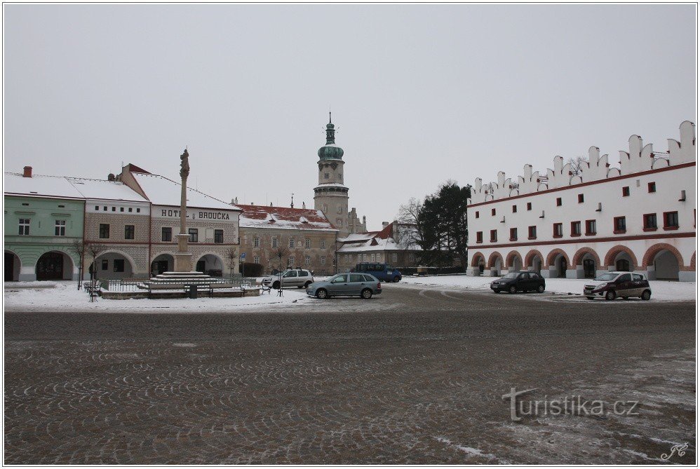 1-Nové Mesto nad Metují, Husovo námestie