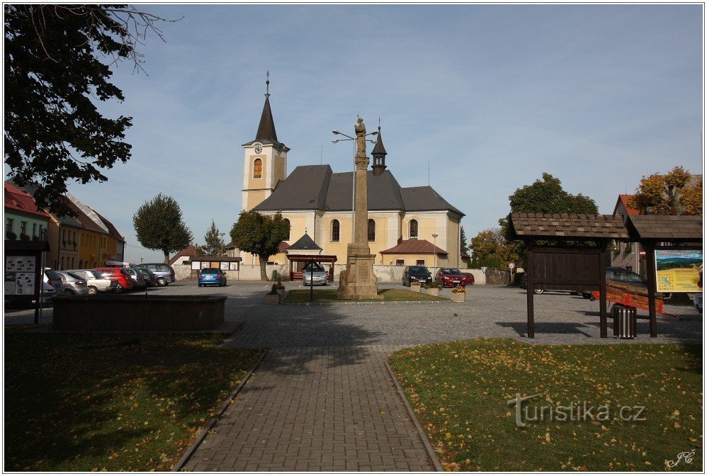 1-Nový Hrádek, plaza