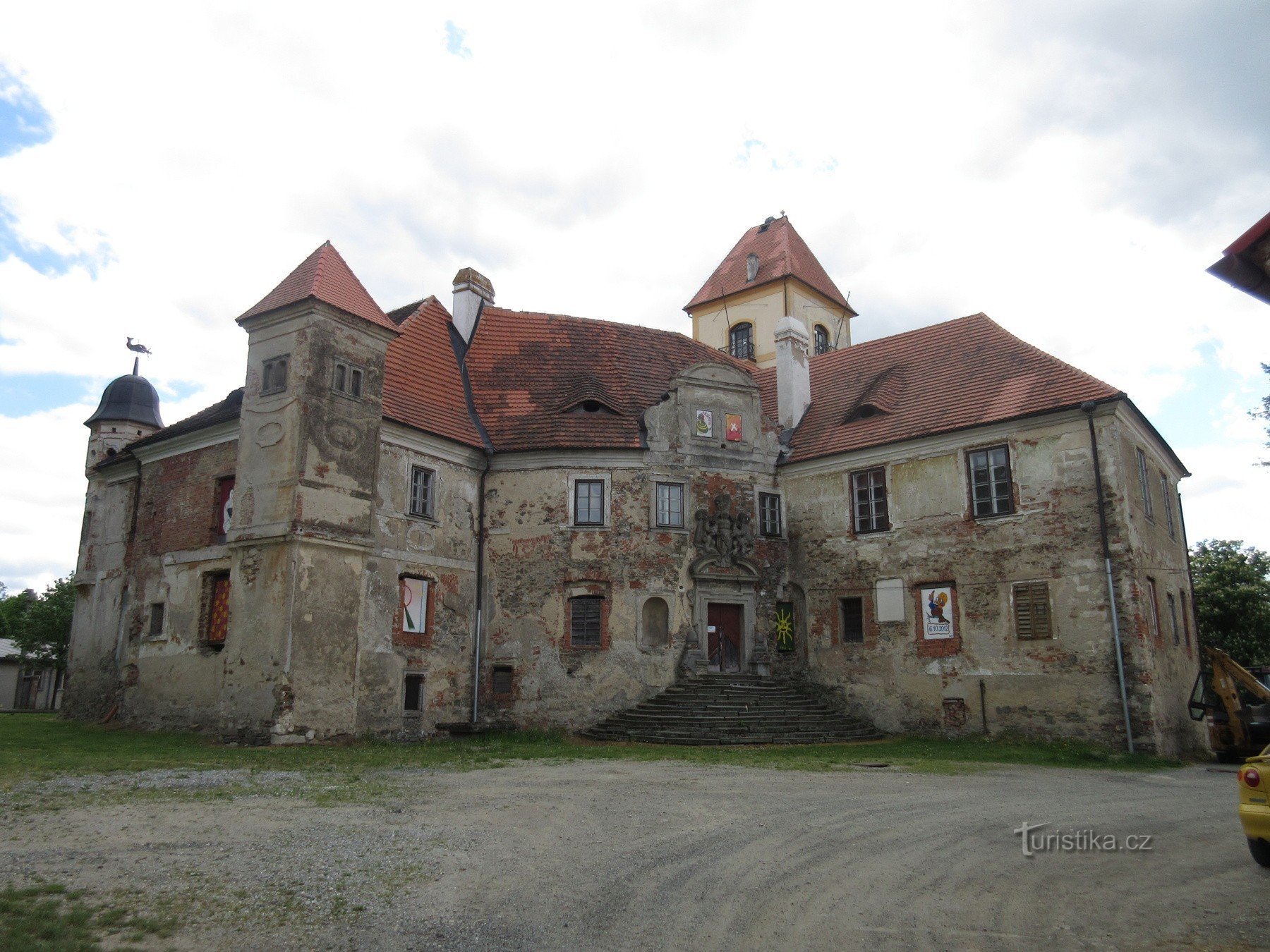 1. vue depuis la porte principale