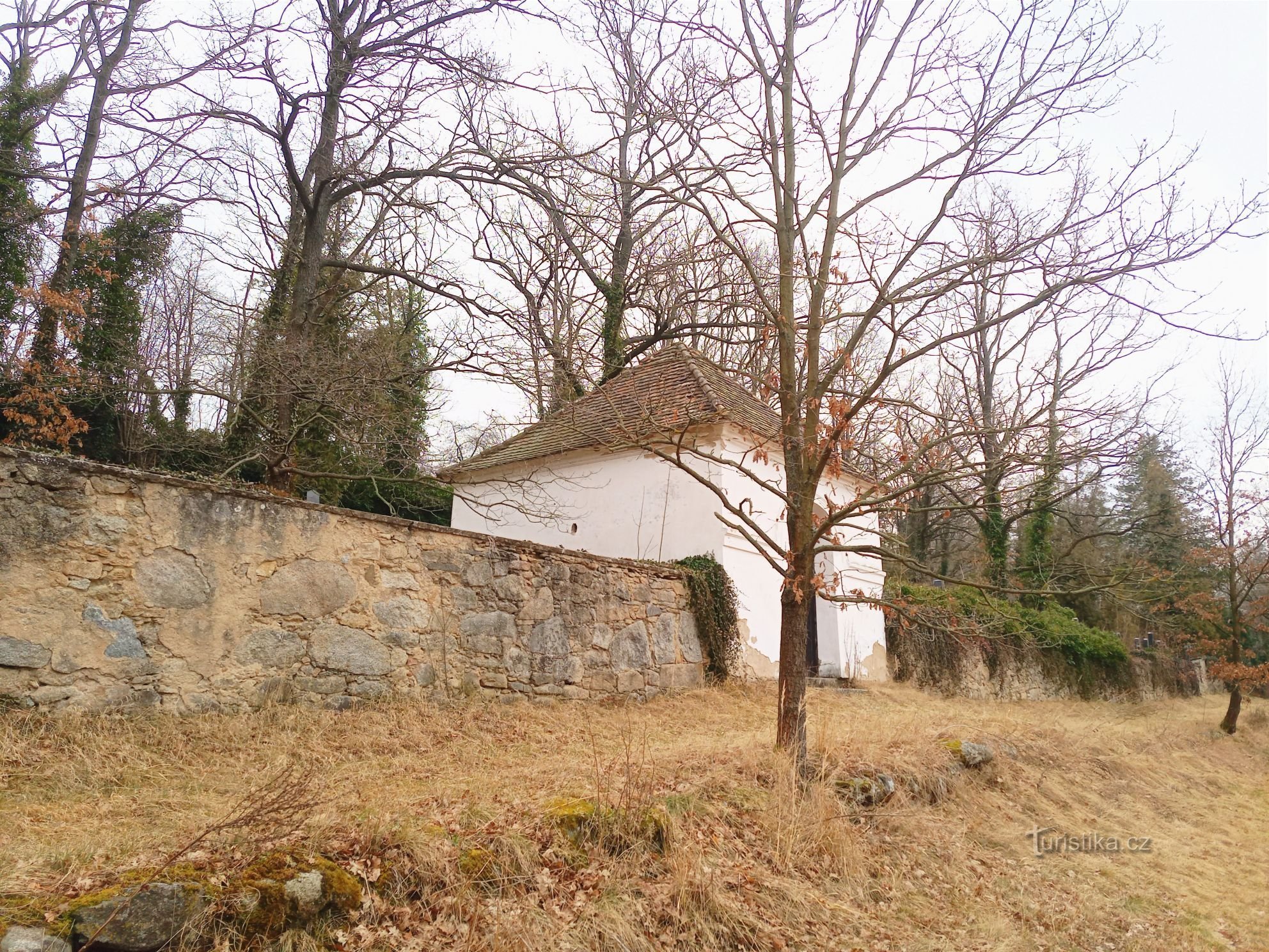 1. Vue depuis la route d'accès