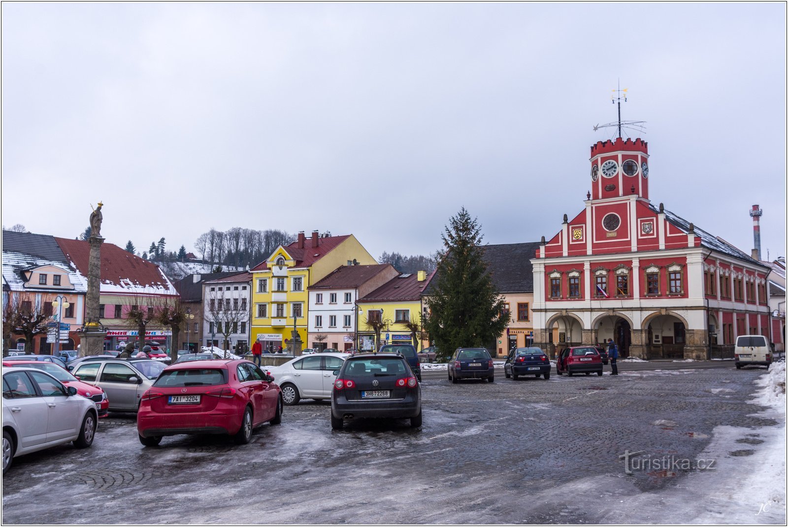 1-Police nad Metují, plaza