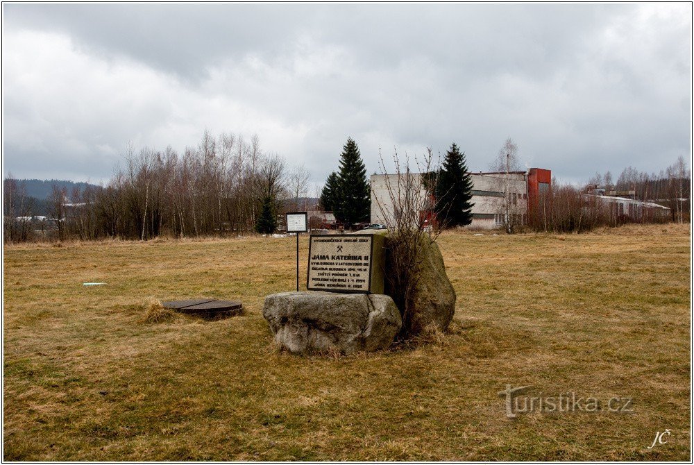 1-Radvanice, Dolu Kateřina-monumentet