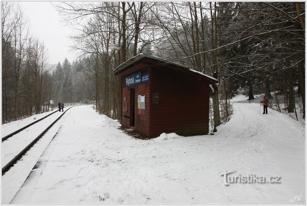 1 - Rybná nad Zdobnicí, parada de tren