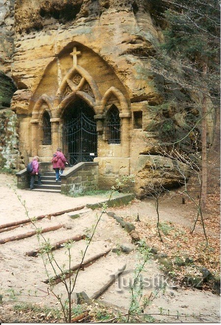 1. Capilla de roca en la mina Modlivé