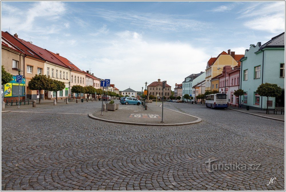 1-Skuteč, square