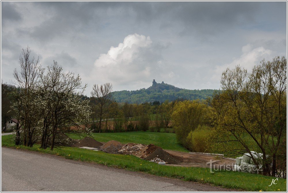 1-Schutt von der Straße nach Ktová