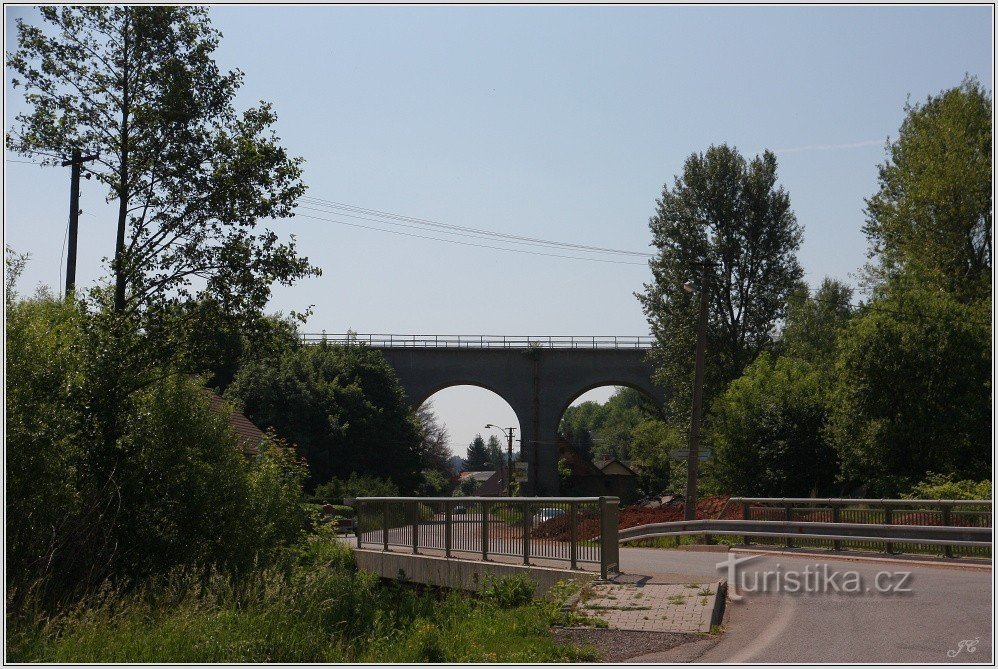 1-Viadukt ve Staré Pace