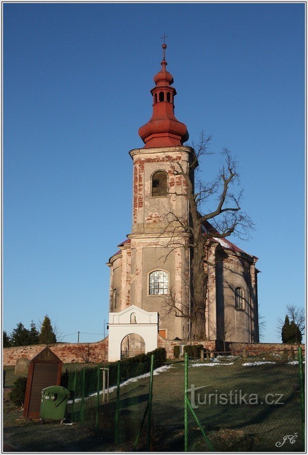 1-Vižňov, kyrka