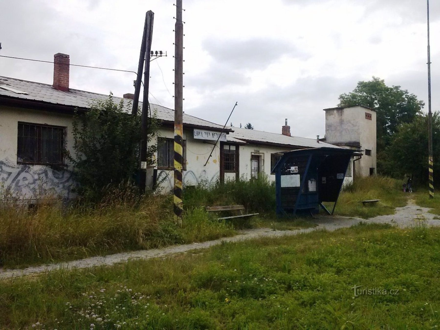 1. Una stazione ferroviaria deserta a Luky pod Medníkem, ma per il resto un grande villaggio...