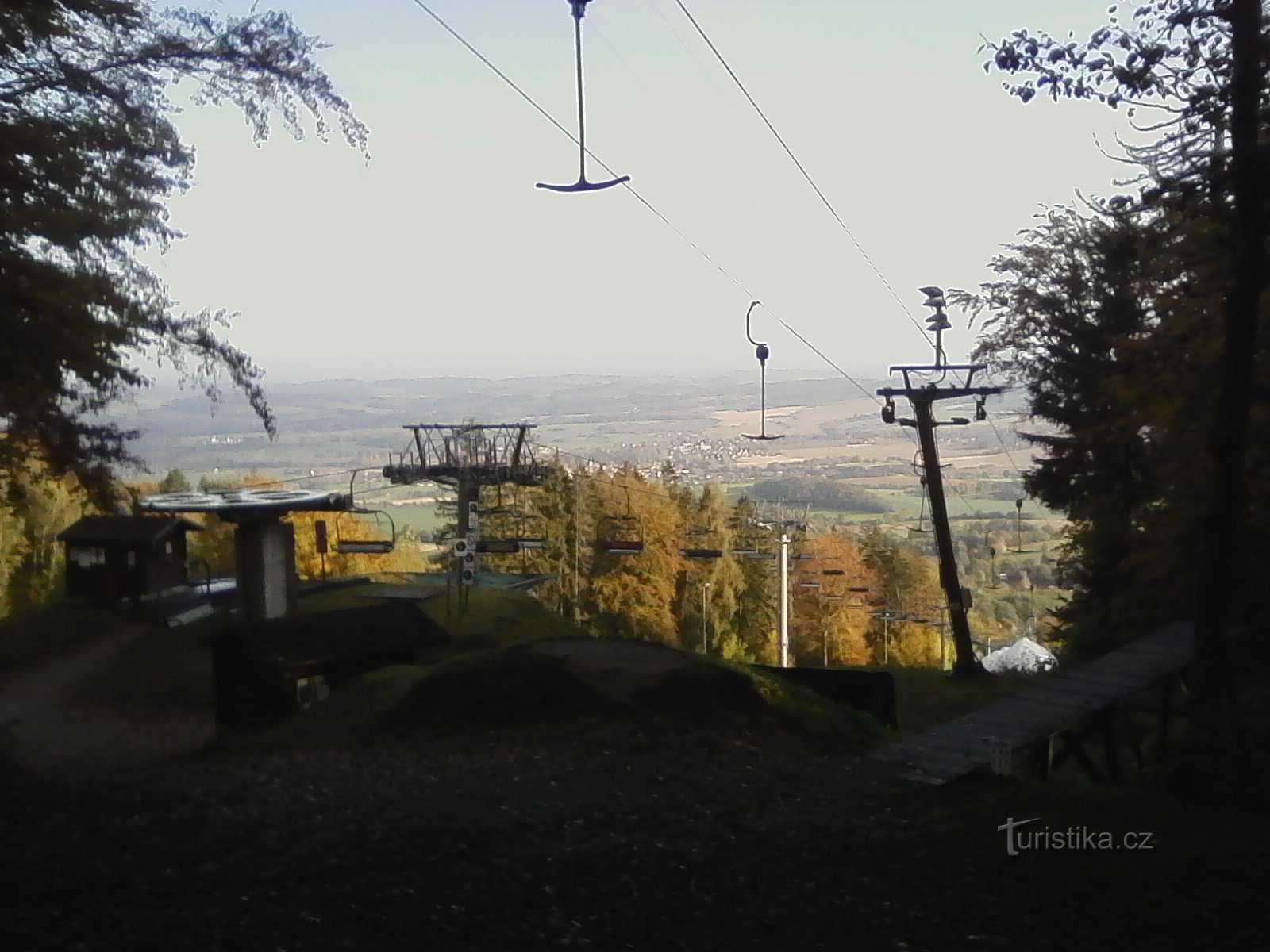 1. Vista de Monínek a Český Merán, a la izquierda la antigua oficina de correos de Sněžka.