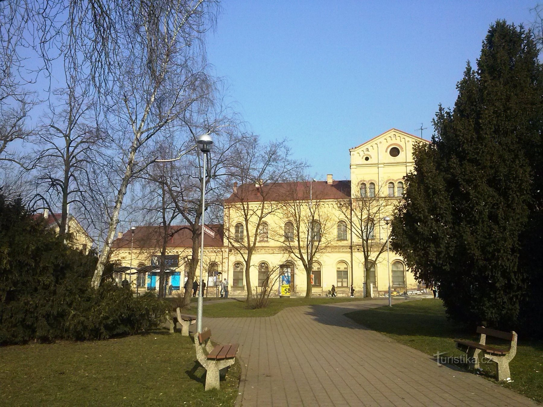 1. Wir fahren vom Bahnhof Teplice ab.