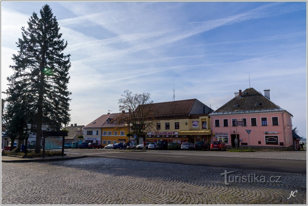 1-Vysoké nad Jizerou，náměstí 博士。 卡雷尔·克拉马尔