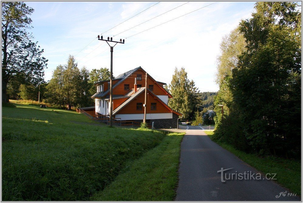 1-Maske, Under himlen