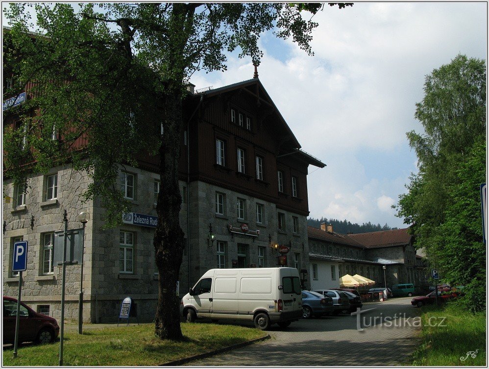 1-Zelezná Ruda - Alžbětín, edifício da estação