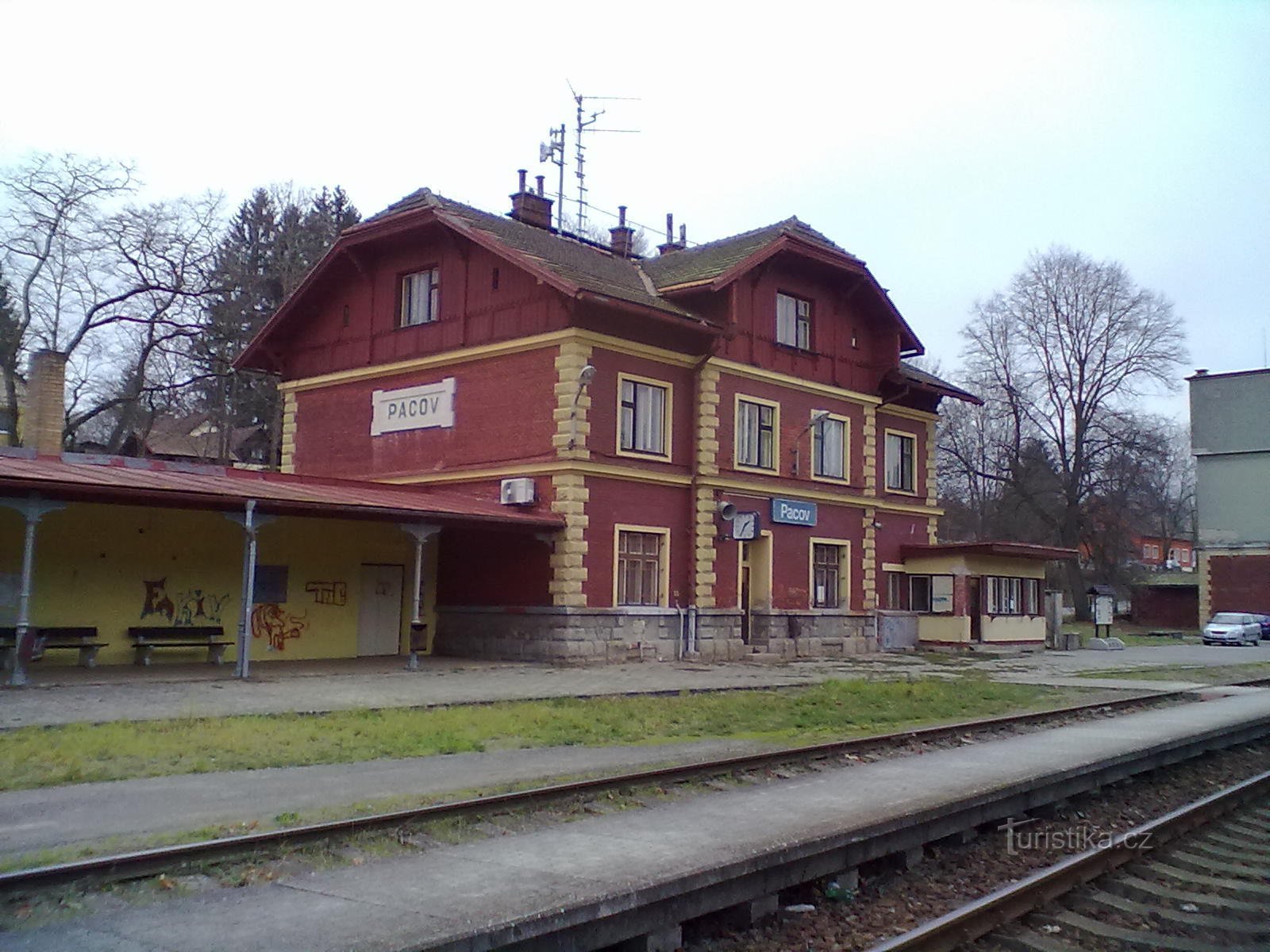 1. stazione ferroviaria di Pacov - punto di partenza e di arrivo del pellegrinaggio.