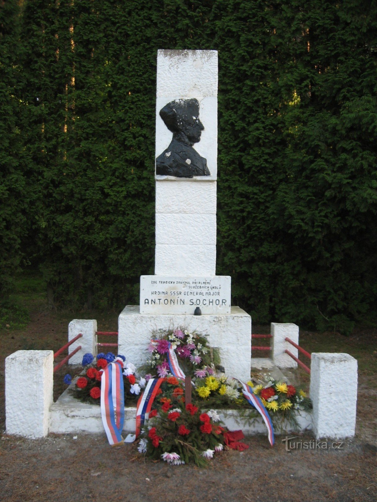 12 - MONUMENTO DE SOCHOR - MARTILLO EN EL LAGO