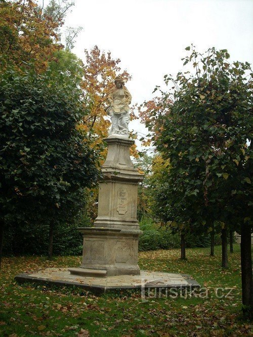 2. Barokstatue af St. Anne i parken foran De Tre Kongers Kirke og St. Anne-kapellet