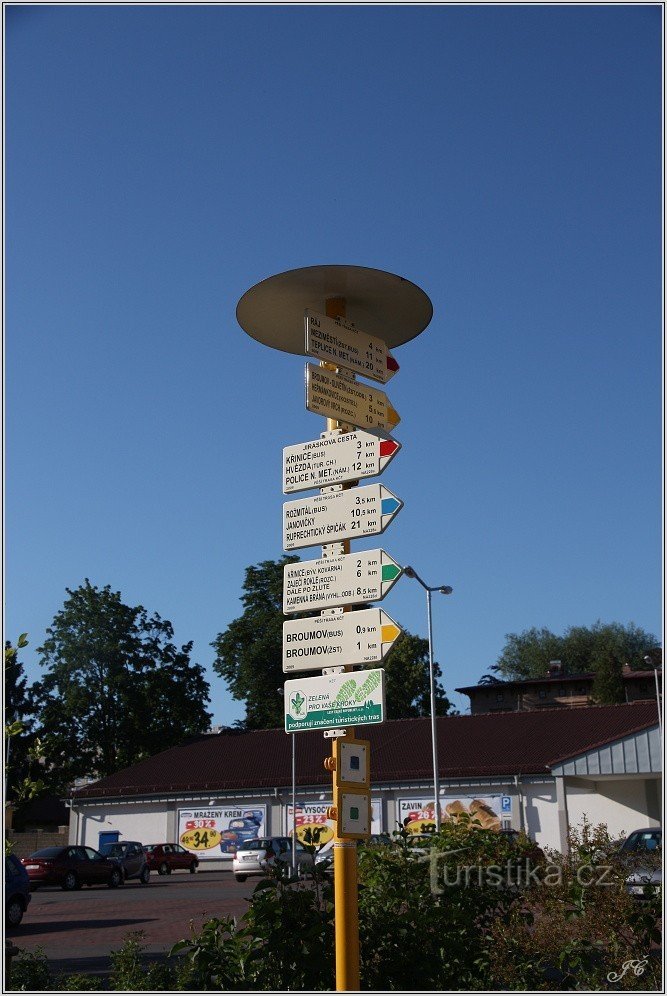 2-Broumov, signpost