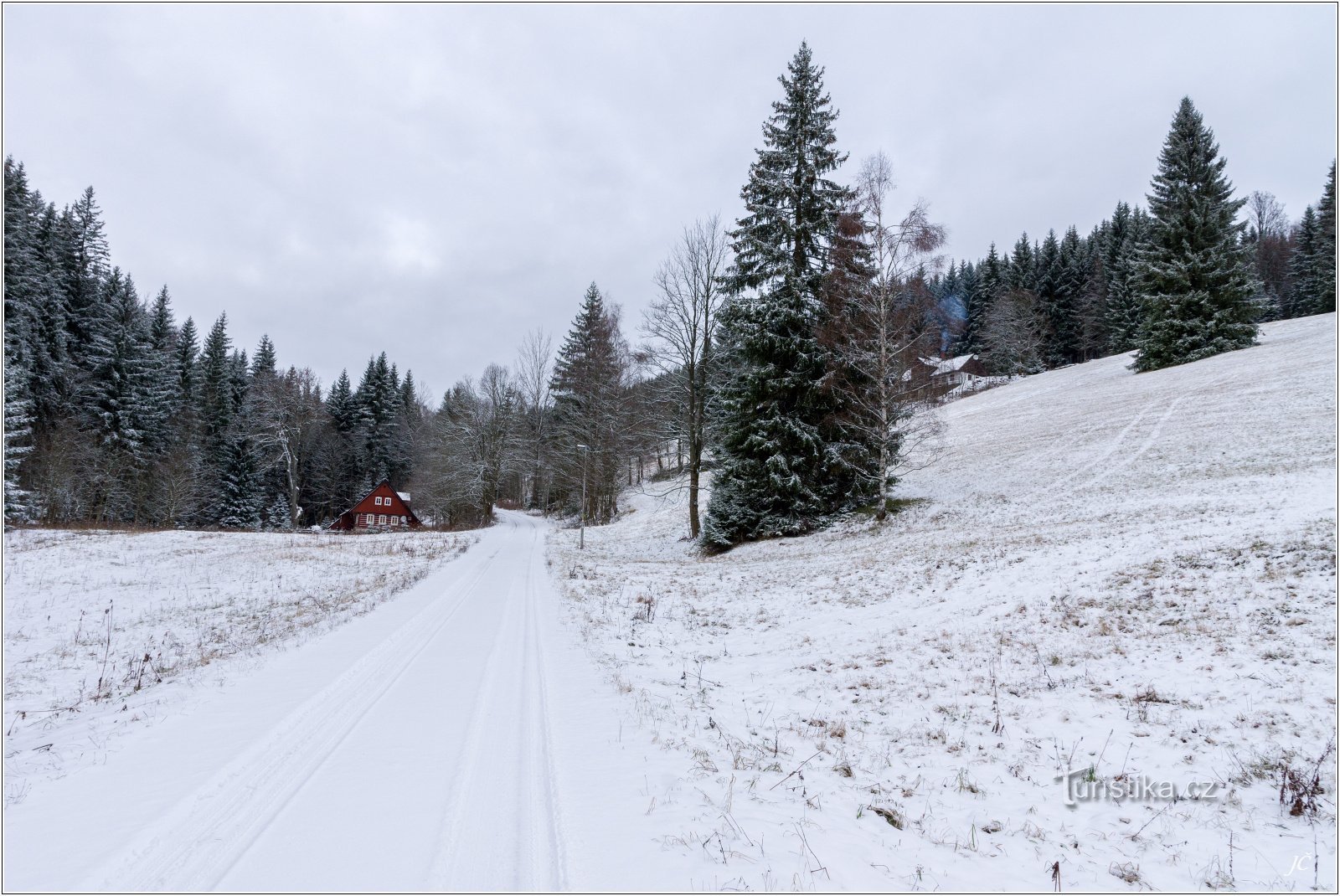 2-weg vanaf Skelný Hutí