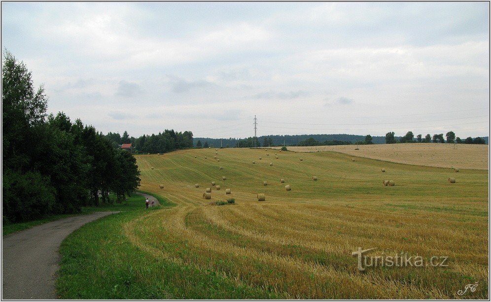 2-Walkway behind Sečí