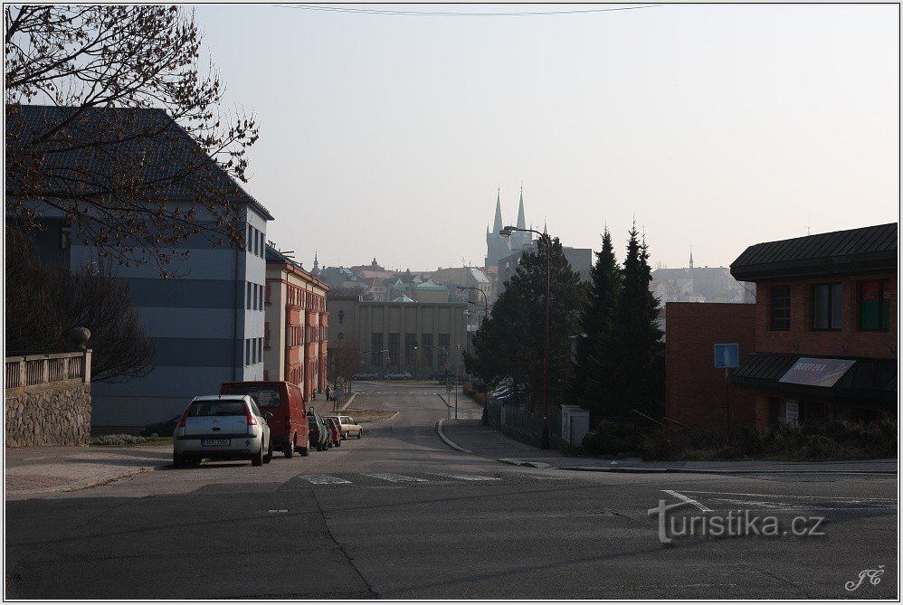 2-Chrudim, em frente à estação